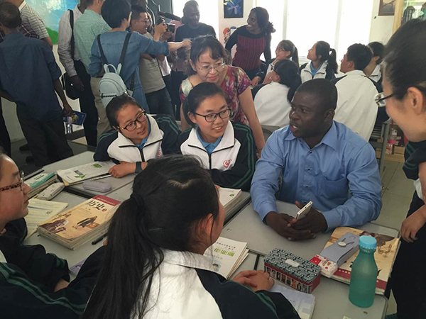 ���޼��ߵ�10�����й��У�������ƫ��