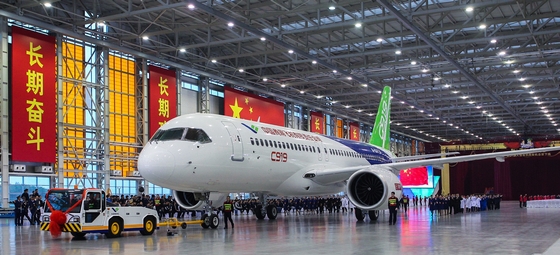 �����й��Լ��Ĵ�ɻ����й��̷��з�����C919���Ϳͻ���ʵ